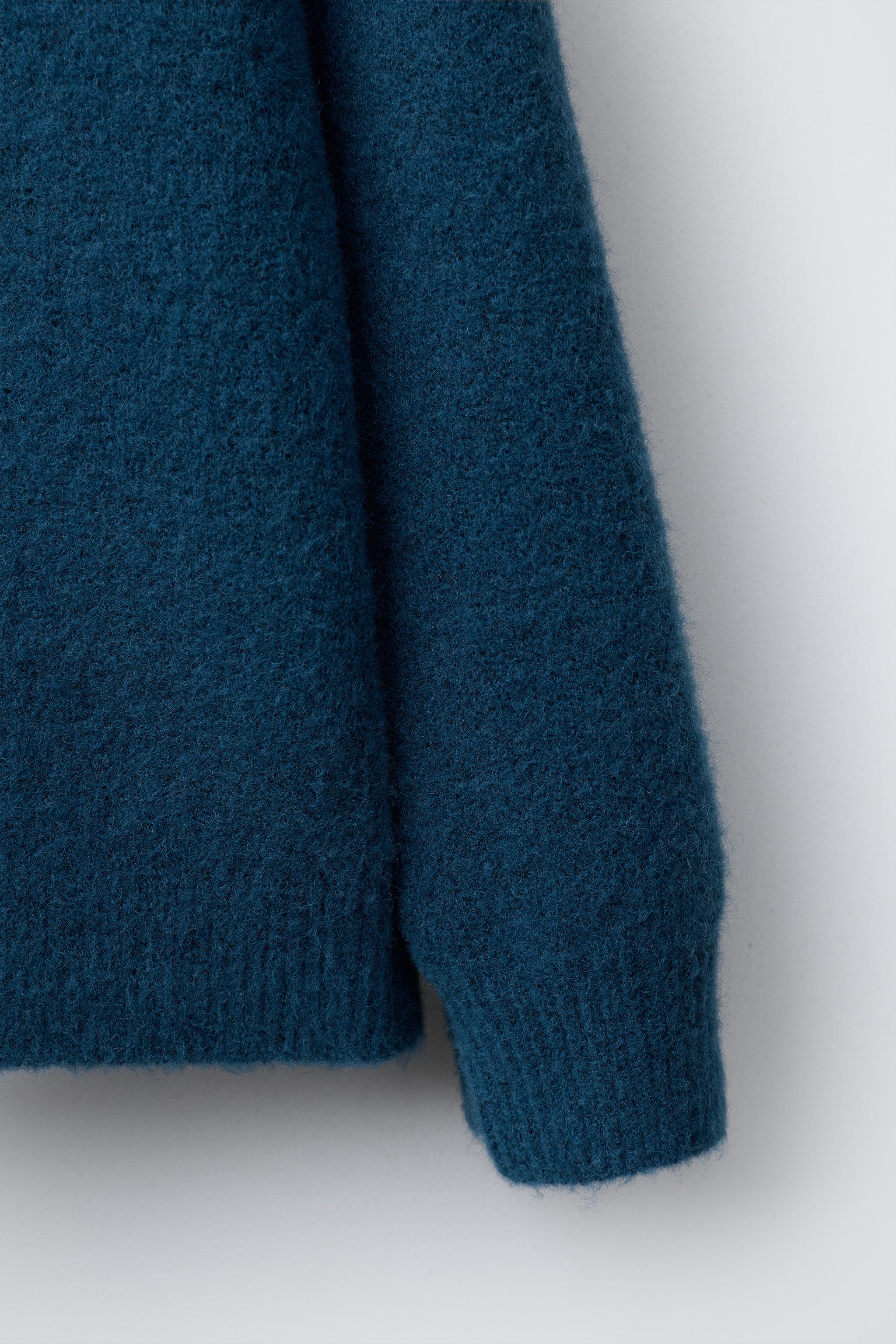 SOFT WOOL KNIT SWEATER